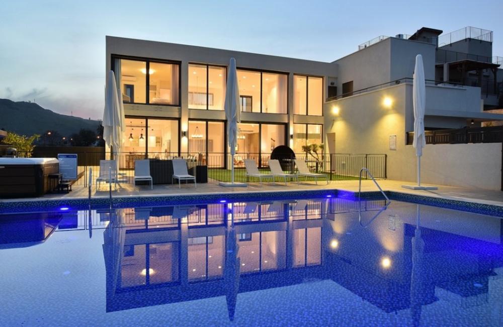 Villa J