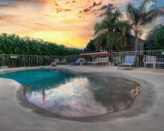 The yard & The pool - Villa Martinela