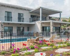 The yard & The pool - Villa Terra Nova
