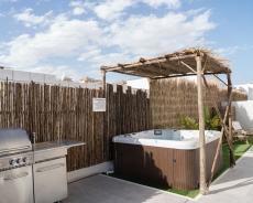 The pool and the courtyard of the villa - Villa Shita
