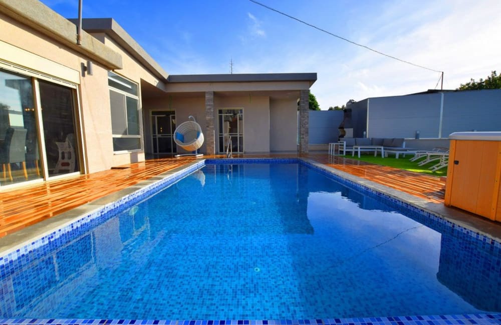 The swimming pool - Villa Pandora