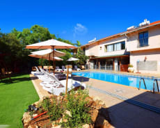 The yard & The pool - Villa Provence