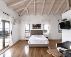 Bedrooms & Bathrooms - Villa Goldis