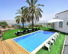 The yard & The pool - Aviv Bakinneret