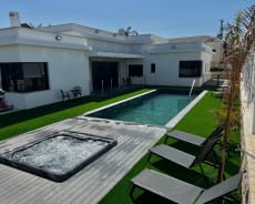 The yard & The pool - Zimrat Haaretz
